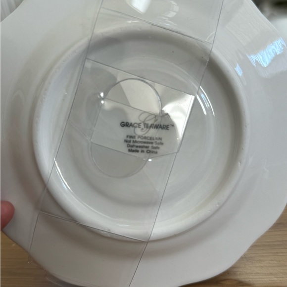 New& Rare! Grace TeaWare Red/White Fine Porcelain Tea Cup & Saucer w/ Gold Trim - Picture 3 of 3